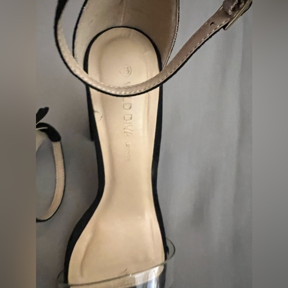 Wild Diva Faux Suede Black Sandals Heels 7.5 - Picture 3 of 4
